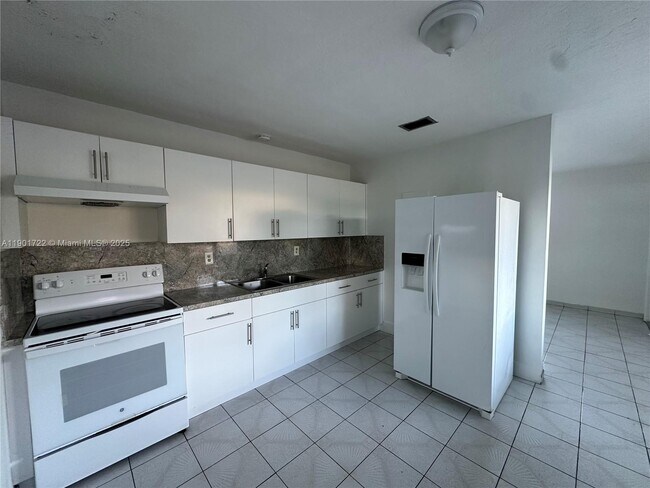 Building Photo - 3608 SW 25th St