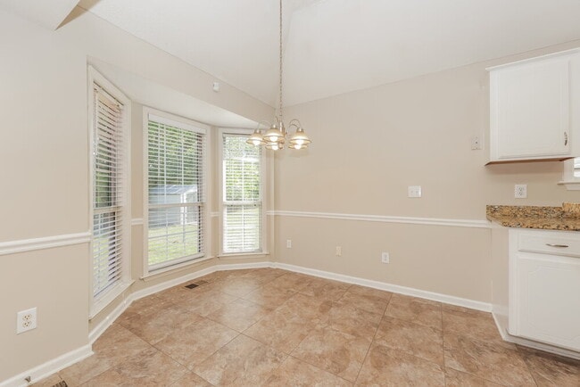 Building Photo - 901 Tal Ln