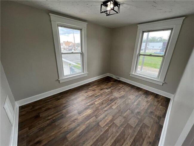 Building Photo - 808 Cunningham Ave