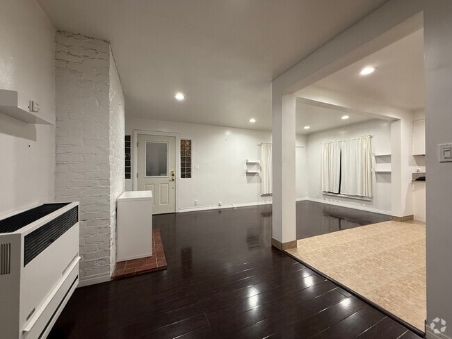 Building Photo - 3214 De Witt Dr