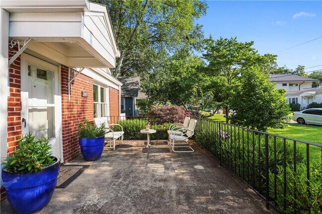 Building Photo - 783 Livingstone Pl