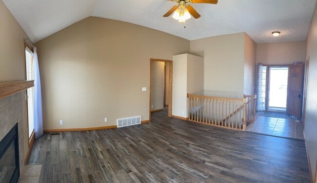 Building Photo - Home For Rent Bellevue.