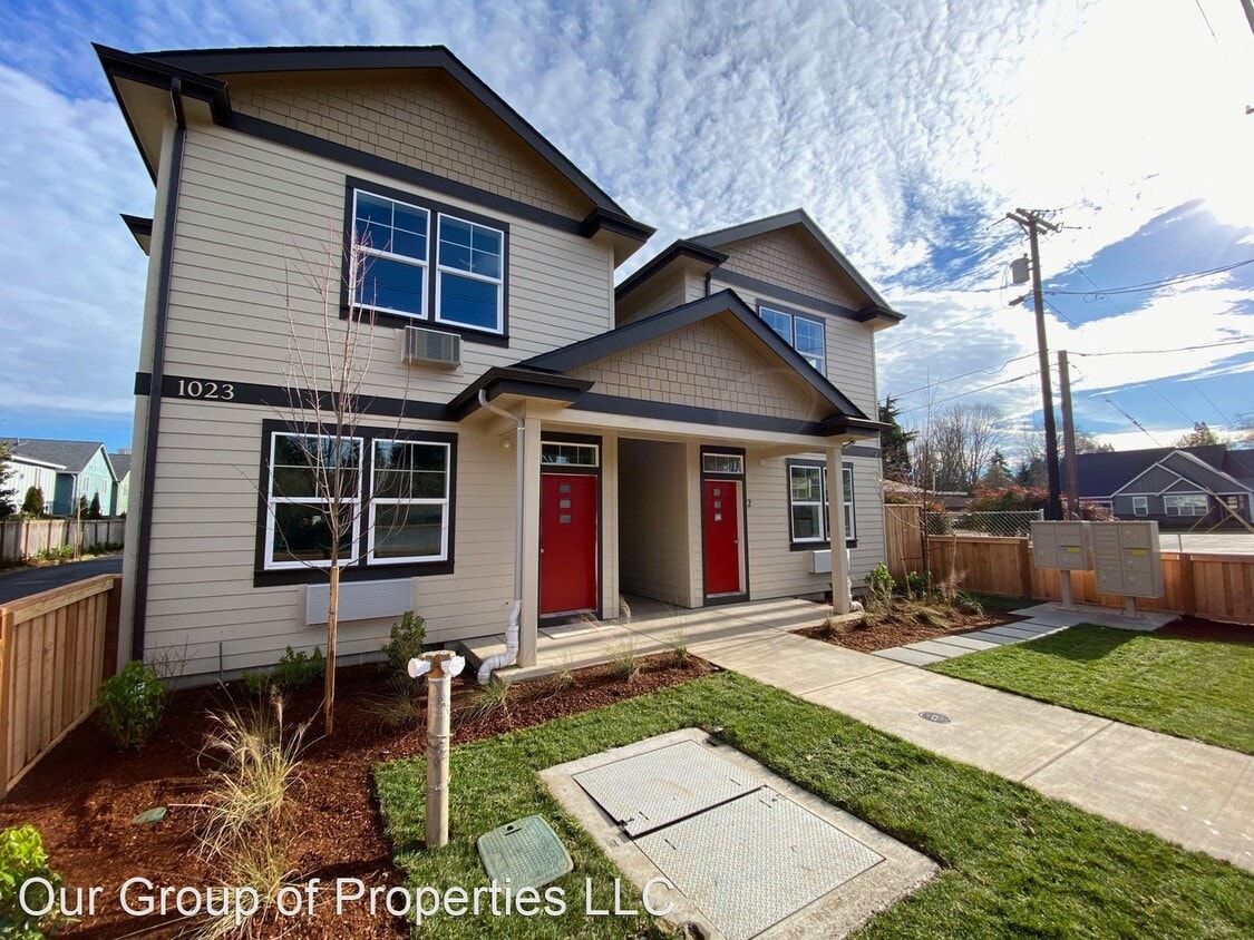 Foto principal - 1025-1025 Coburg Rd