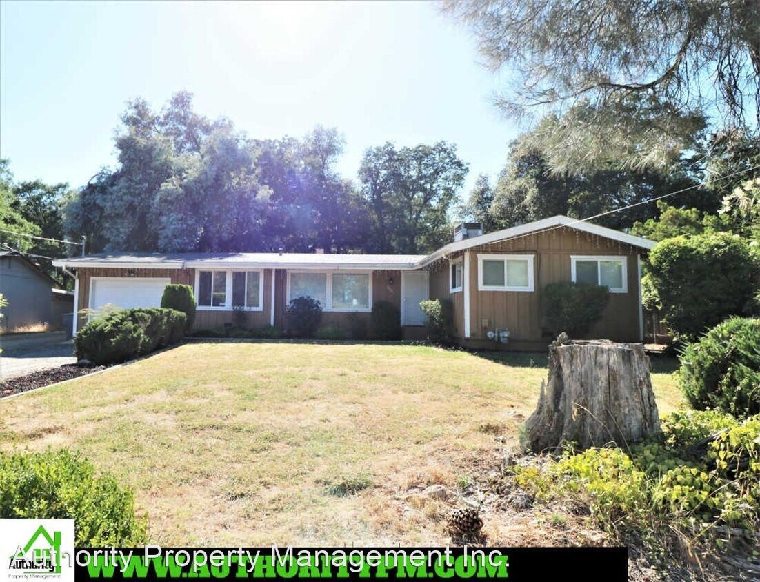 Primary Photo - 3 br, 2 bath House - 1634 Lake Blvd.