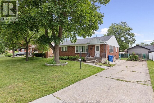 Photo du bâtiment - 3162 Avondale Ave