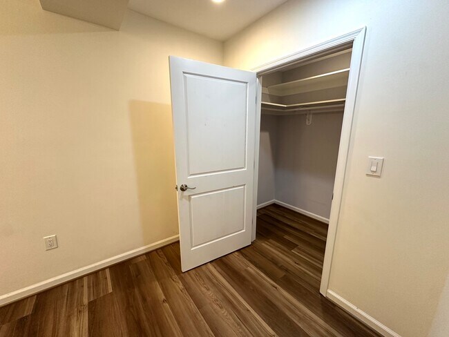 Foto del edificio - 8405 Dogwood Rd