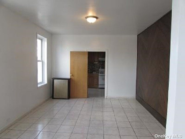 Building Photo - 60-48-60-68 68th Rd