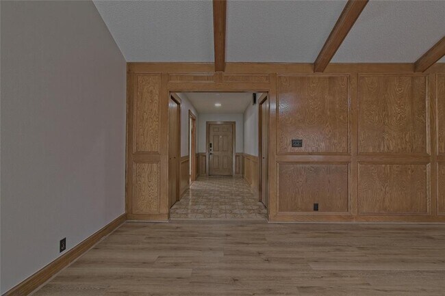 Building Photo - 400 Deepwood Dr