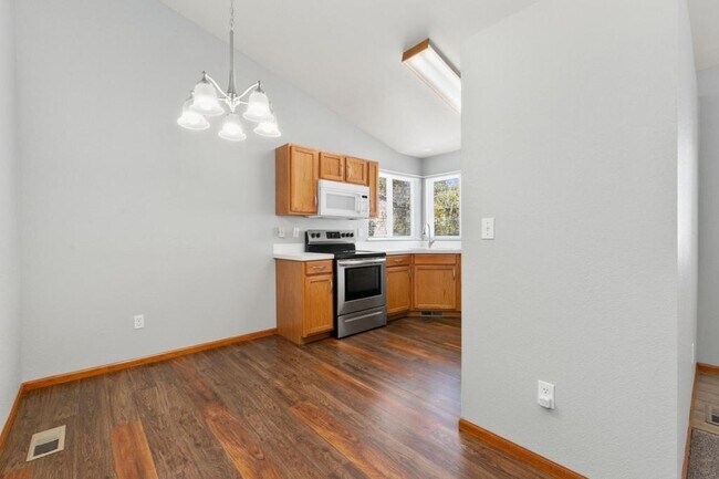 Building Photo - 1200 S Tyler Ave