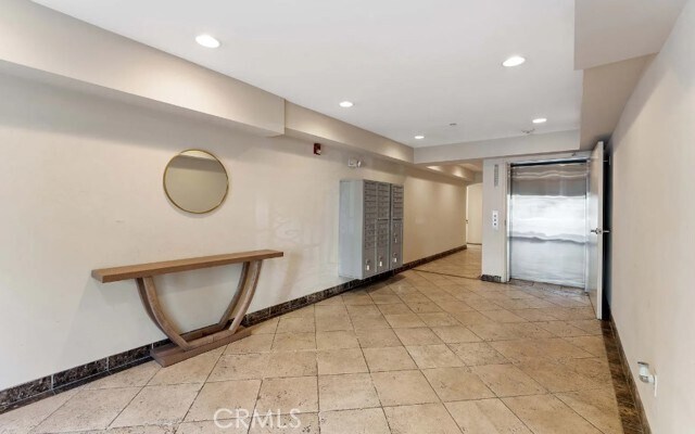 Foto del edificio - 118 S Clark Dr