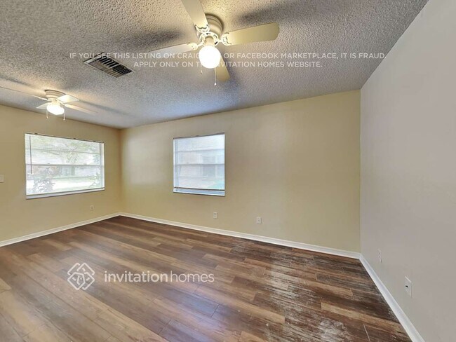 Foto del edificio - 5857 79th Ave