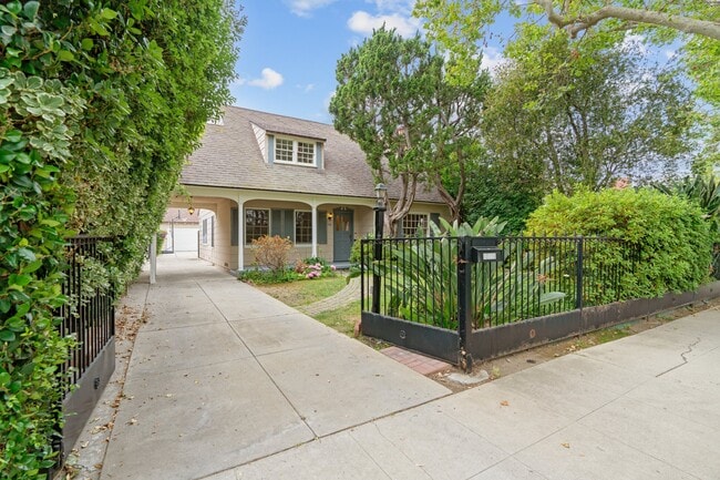 Building Photo - 12110 Cantura St