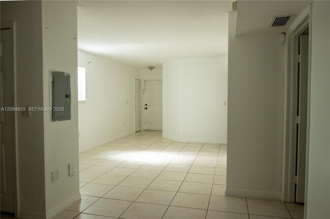 Building Photo - 1240 SE 31st Ct