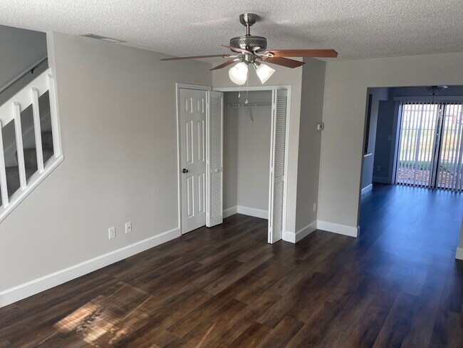 Living Room - 610 Casa Park Court O