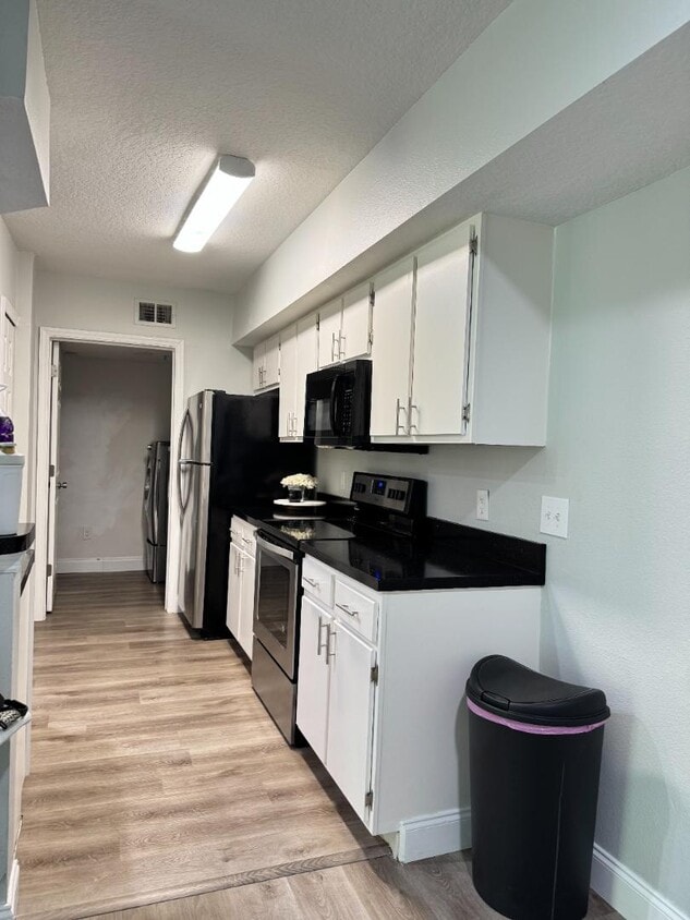 Building Photo - 725 Crest Pines Dr