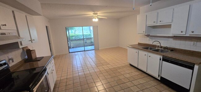 Building Photo - 3177 Coral Hills Dr