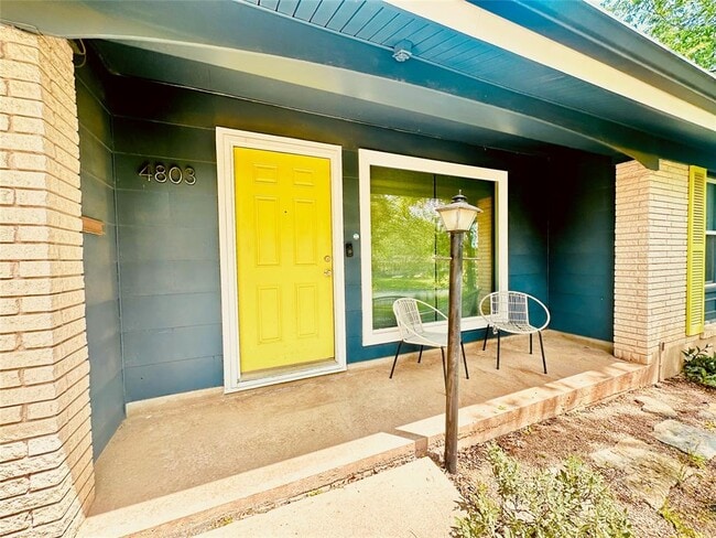 Foto del edificio - 4803 Everglade Dr