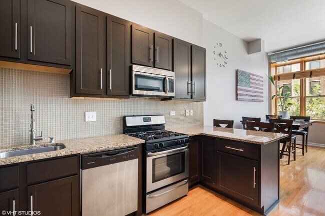 Foto del edificio - 3160 N Lincoln Ave