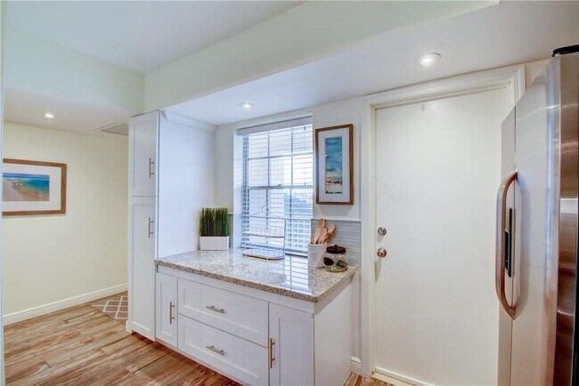 Foto del edificio - 2661 S Course Dr