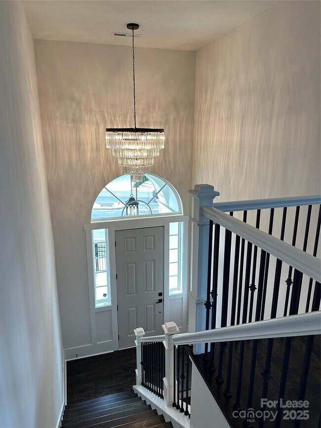 Building Photo - 1003 Parkwood Ave