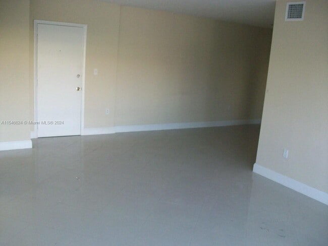 Building Photo - 10001 W Bay Harbor Dr