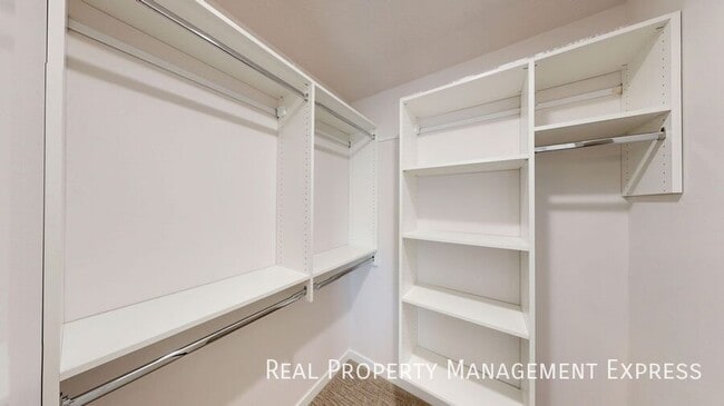 Building Photo - Modern 1 Bedroom Townhome with 1.5 Baths