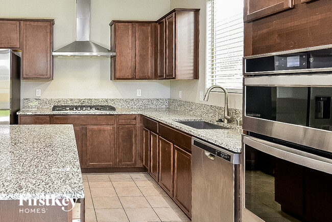 Foto del edificio - 5620 Hill Cliff Ct