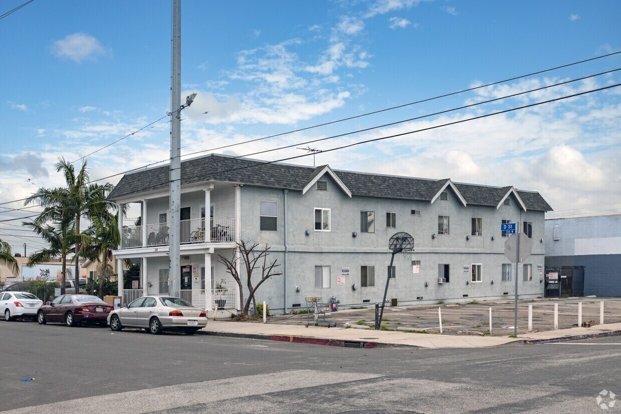Primary Photo - 126 W D St