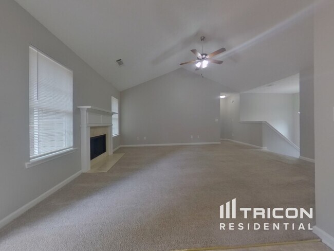 Foto del edificio - 25 Oakmont Ln