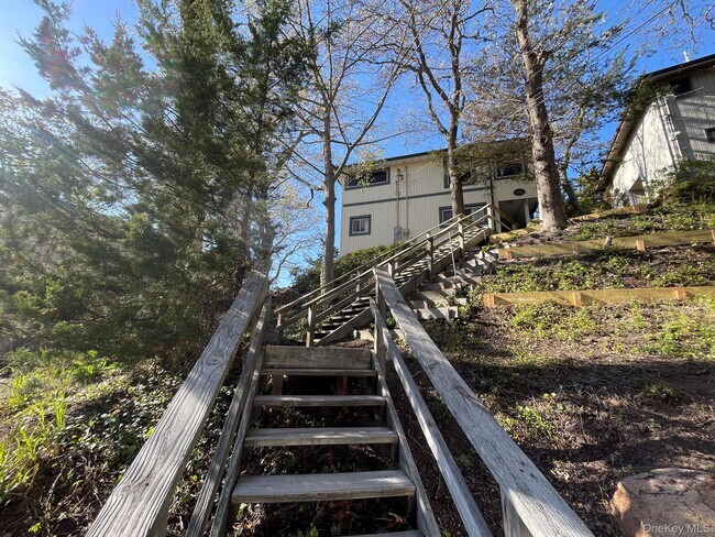 Building Photo - 1834 Edwards Ave