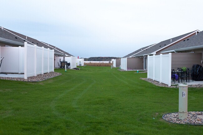 Building Photo - 567 Lulu Ln