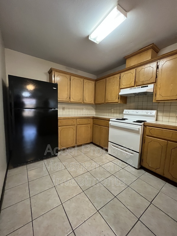Building Photo - 2516 Jeffery Dr