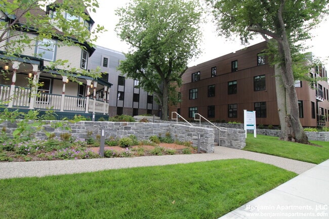 Building Photo - 87 Gardner St