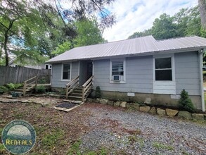 Building Photo - 299 Hill St