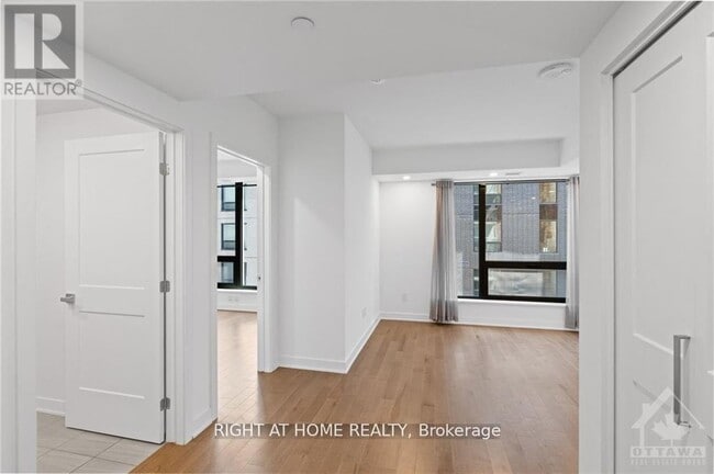 Building Photo - 340 Queen St