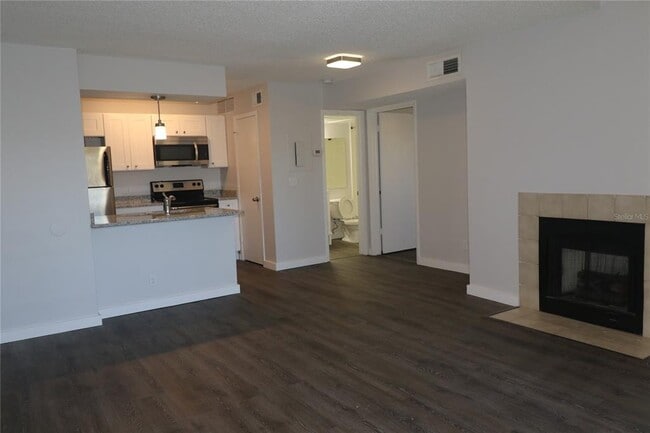 Building Photo - 400 Lake Placid Ct