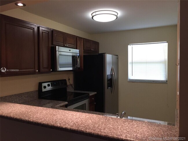 Foto del edificio - 3399 Foxcroft Rd