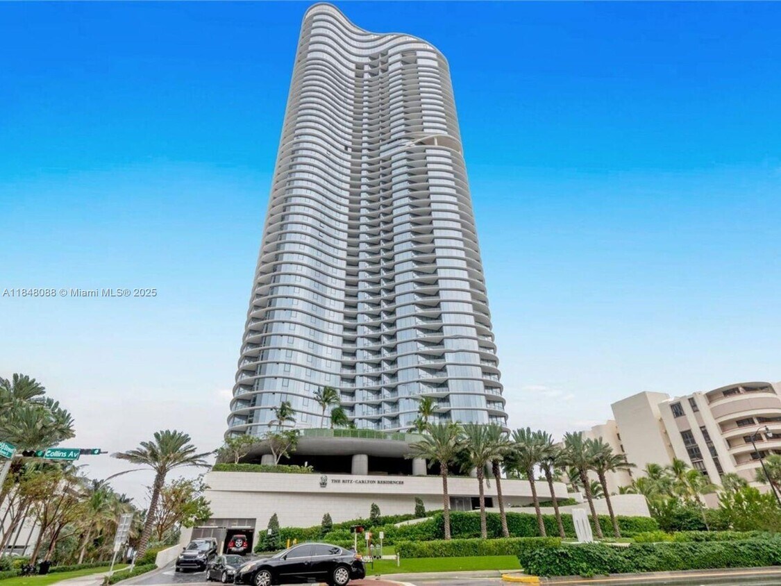 Primary Photo - 15701 Collins Ave