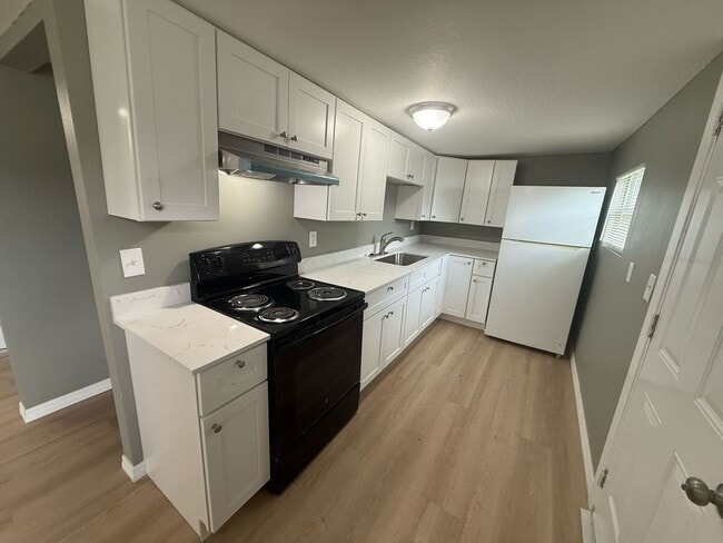 Building Photo - 3/2 Lakeland Available NOW
