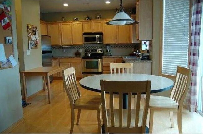 Building Photo - 8487 Jonquil Ln N