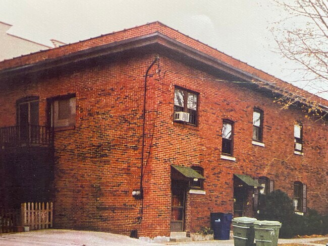 Summit Ave. Side - 2052 N Summit Ave