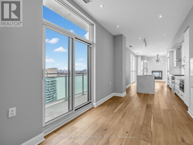 Building Photo - 33 Shore Breeze Dr