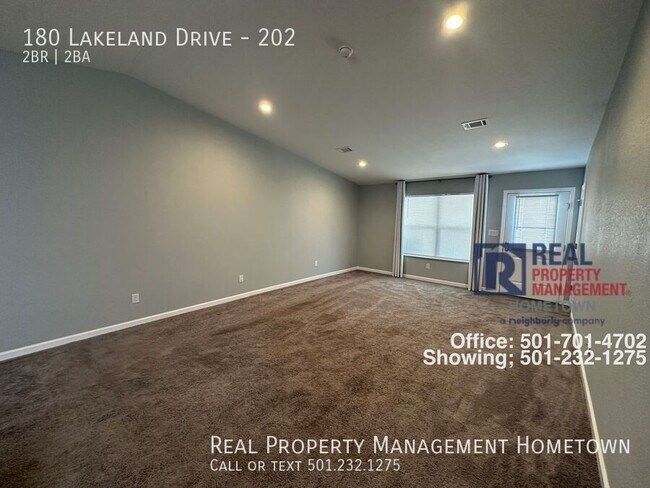 Foto del edificio - 180 Lakeland Dr