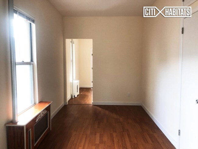 Foto del edificio - 718 Lorimer St
