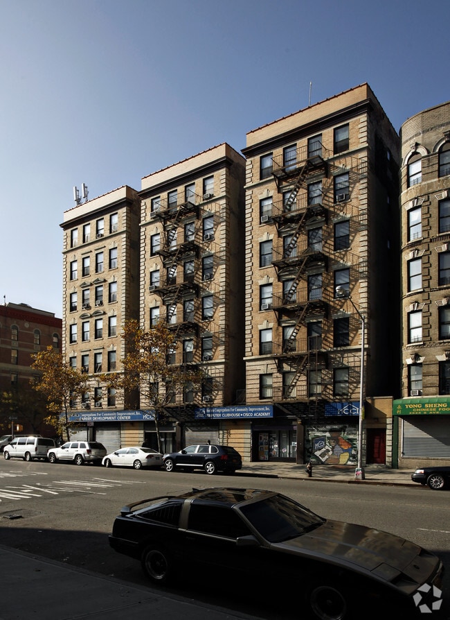Foto del edificio - 2821-2823 Frederick Douglas Blvd