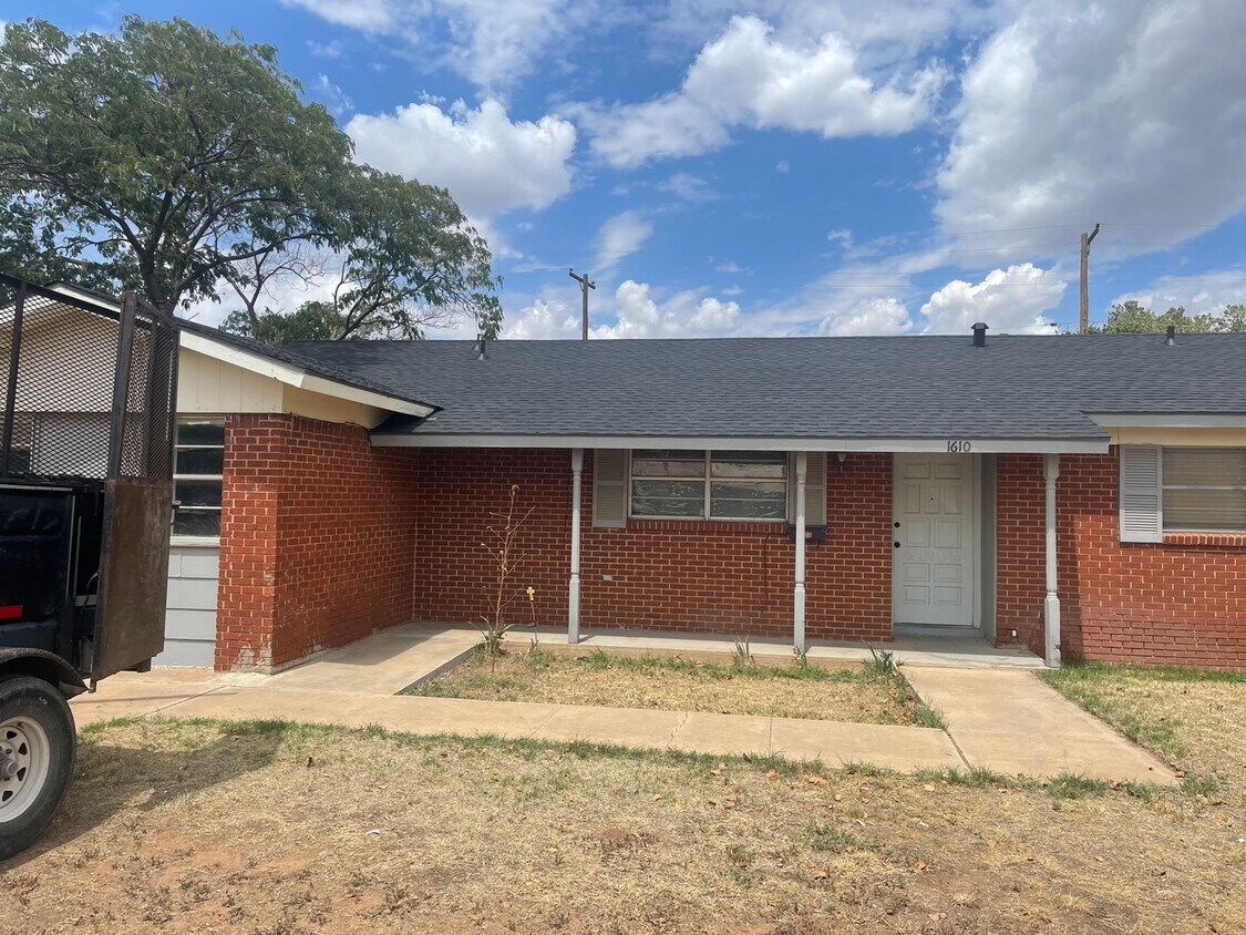 Primary Photo - Great 4 bedroom 2 bath Home! No applicatio...