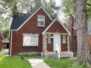 Building Photo - 10768 Roxbury St