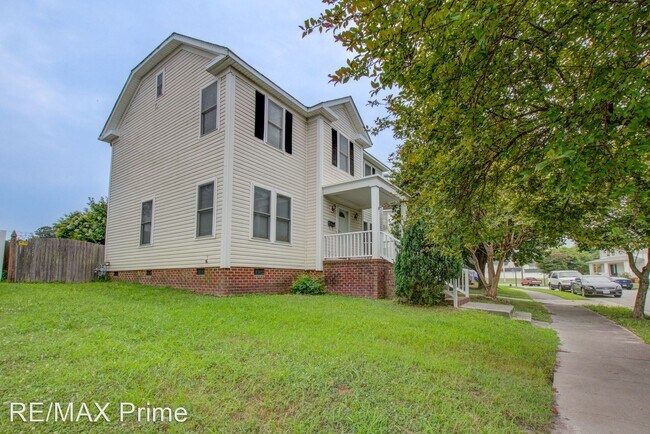 Foto del edificio - 3 br, 3 bath House - 820 Maltby Crescent
