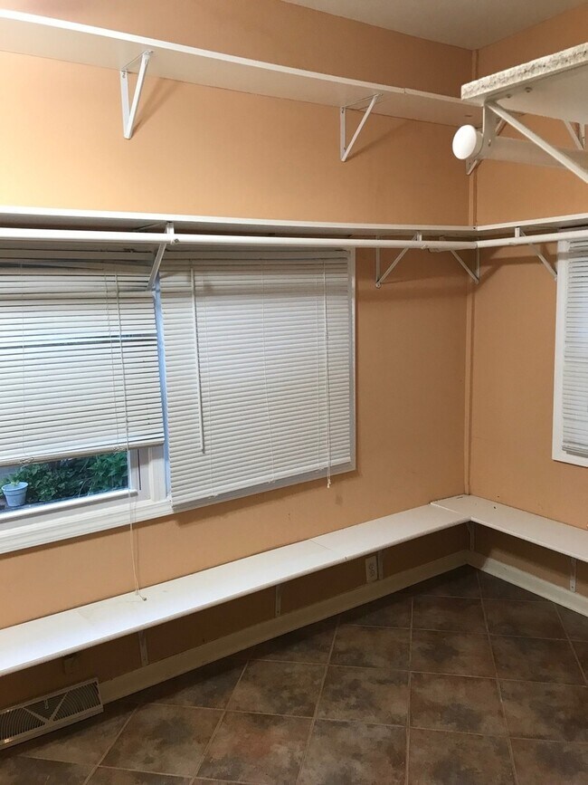 Foto del edificio - 3246 W 65th St
