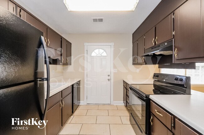 Foto del edificio - 705 Mills Dr